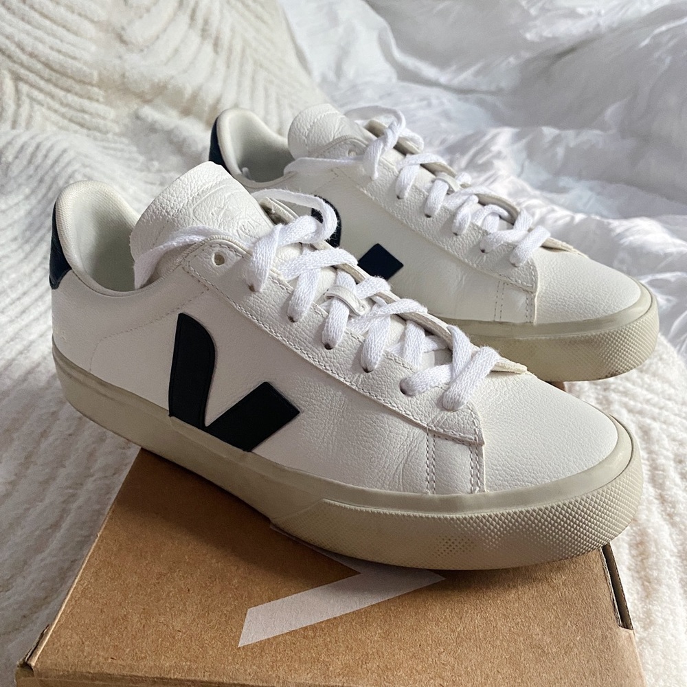 VEJA Campo Sneakers in Black / Extra White - Size 8 / EU 39